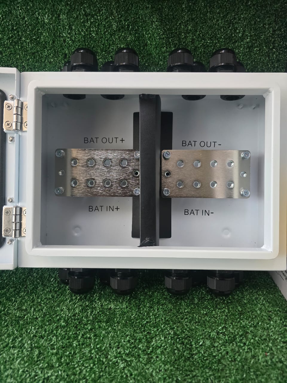 800A battery combiner box DC busbar
